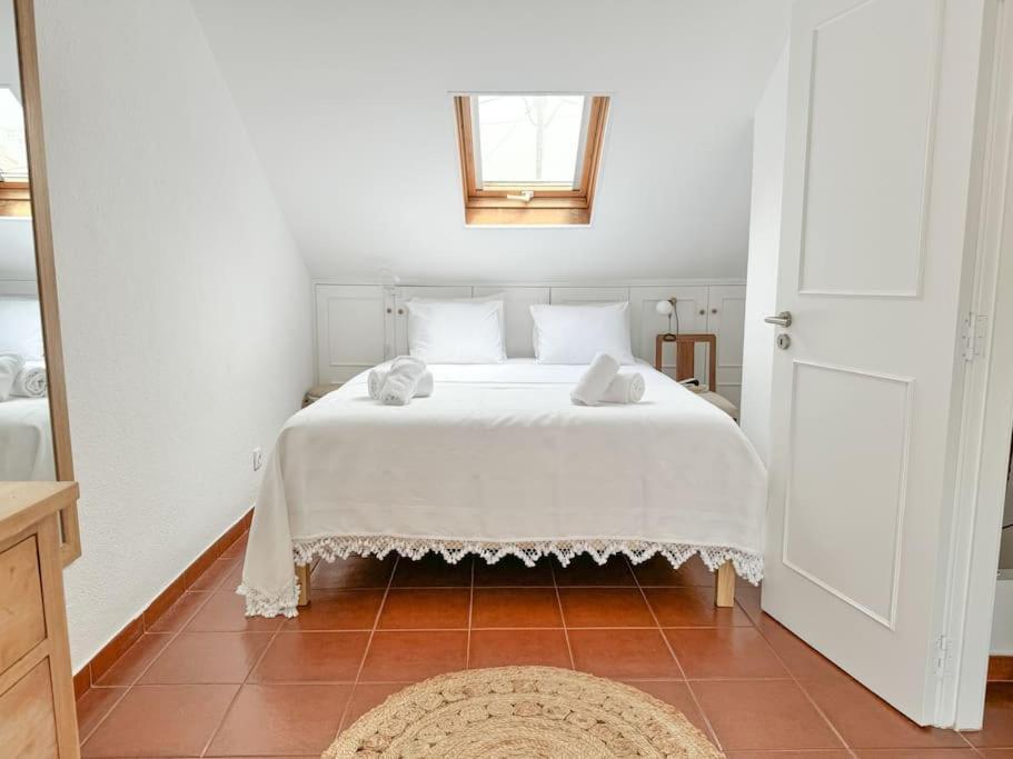 Costa Inn Beach House With Pool By Homeful Homes Costa de Caparica Εξωτερικό φωτογραφία
