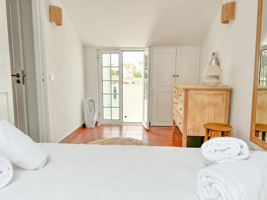 Costa Inn Beach House With Pool By Homeful Homes Costa de Caparica Εξωτερικό φωτογραφία