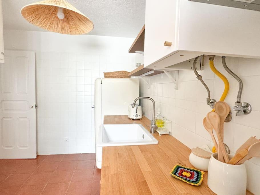 Costa Inn Beach House With Pool By Homeful Homes Costa de Caparica Εξωτερικό φωτογραφία
