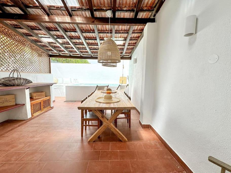 Costa Inn Beach House With Pool By Homeful Homes Costa de Caparica Εξωτερικό φωτογραφία