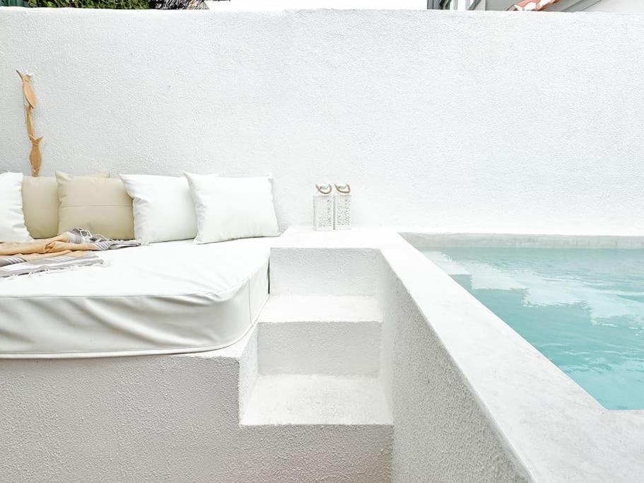 Costa Inn Beach House With Pool By Homeful Homes Costa de Caparica Εξωτερικό φωτογραφία