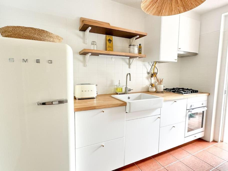 Costa Inn Beach House With Pool By Homeful Homes Costa de Caparica Εξωτερικό φωτογραφία
